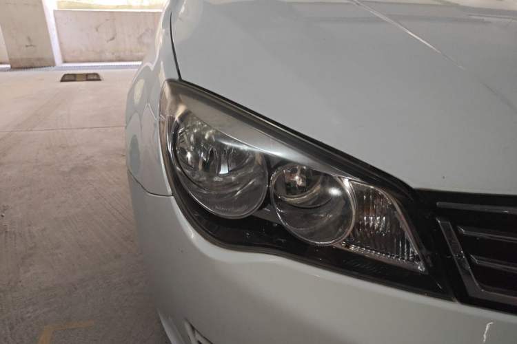 Used Roewe 350 2014 1.5L Automatic Xunda Edition Right Front Headlight