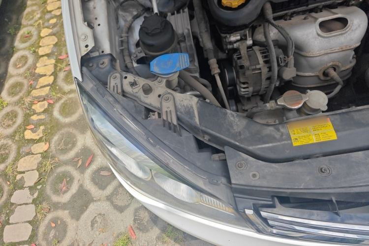 Used Roewe 350 2014 1.5L Manual Swift Edition Right Front Headlight