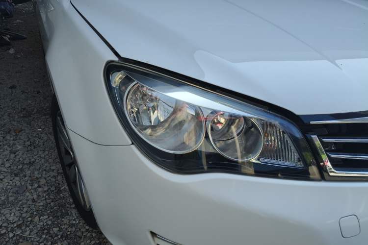 Used Roewe 350 2014 1.5L Automatic Xunyue Version Right Front Headlight