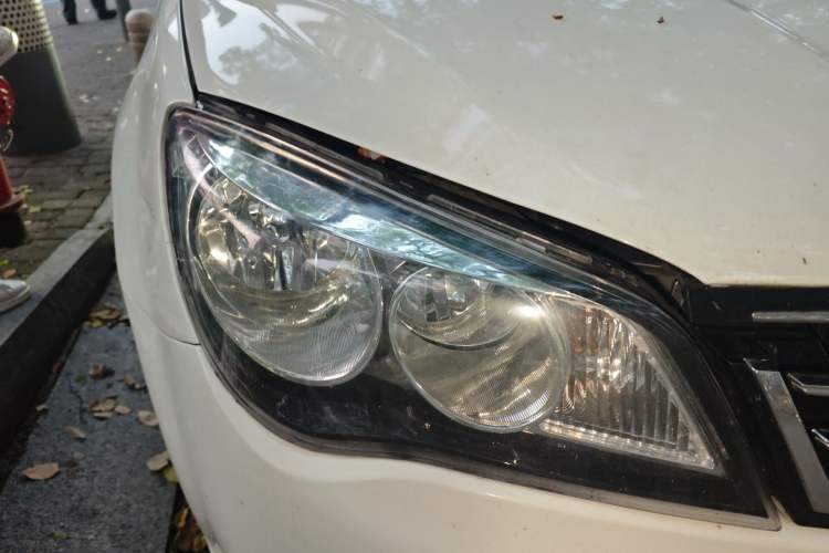 Used Roewe 350 2014 1.5L Automatic Xunyue Version Right Front Headlight