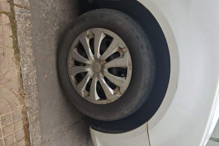 Used Roewe 350 2014 1.5L Manual Xunchi Edition Right Front Wheel Hub