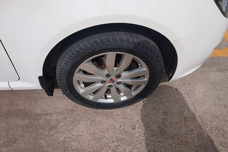 Used Roewe 350 2014 1.5T Manual Jingrui Edition Right Front Wheel Hub