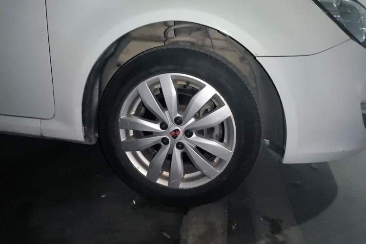 Used Roewe 350 2014 1.5L Manual Xunchi Edition Right Front Wheel Hub