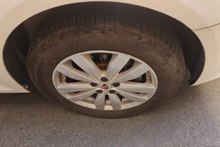Used Roewe 350 2014 1.5L Manual Xunchi Edition Right Front Wheel Hub