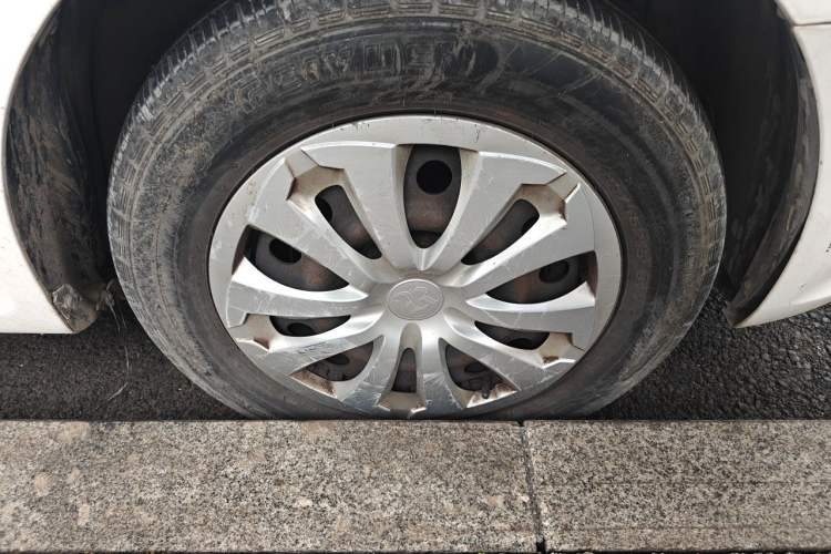 Used Roewe 350 2014 1.5L Manual Xunchi Edition Right Front Wheel Hub