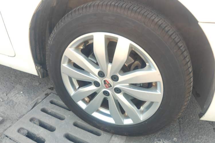 Used Roewe 350 2014 1.5L Manual Xunchi Edition Right Front Wheel Hub