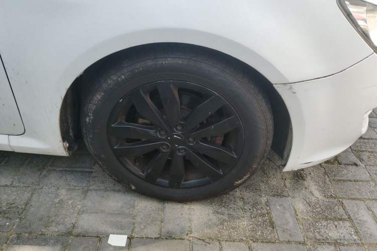 Used Roewe 350 2014 1.5L Automatic Xunda Edition Right Front Wheel Hub