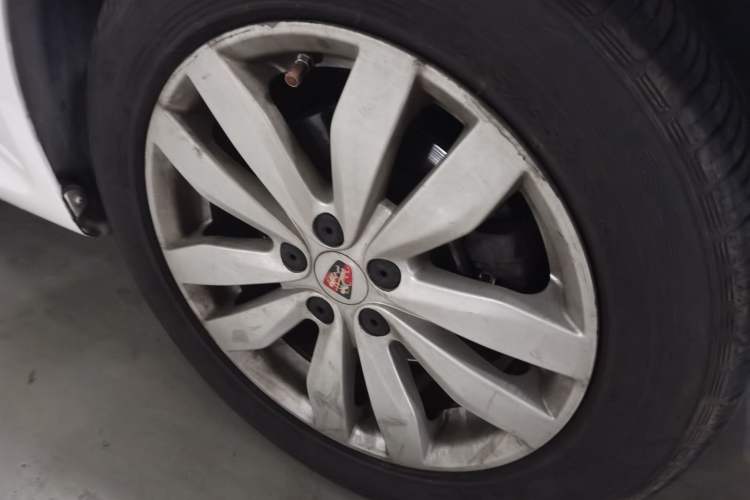 Used Roewe 350 2014 1.5L Automatic Xunyue Version Right Front Wheel Hub