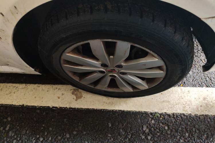 Used Roewe 350 2014 1.5L Manual Xunchi Edition Right Front Wheel Hub