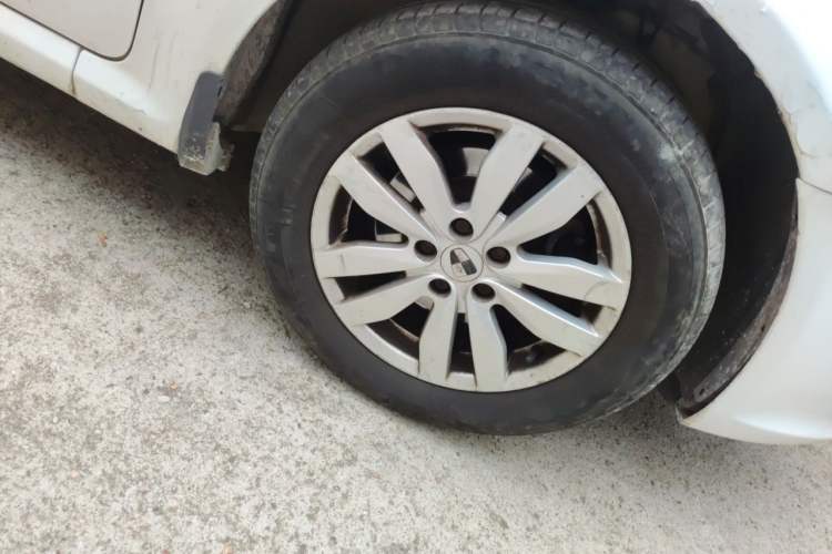 Used Roewe 350 2014 1.5L Automatic Xunda Edition Right Front Wheel Hub