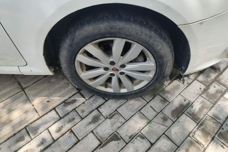 Used Roewe 350 2014 1.5L Manual Xunchi Edition Right Front Wheel Hub
