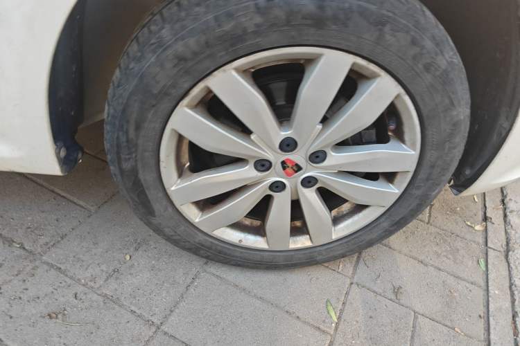 Used Roewe 350 2014 1.5L Manual Xunchi Edition Right Front Wheel Hub