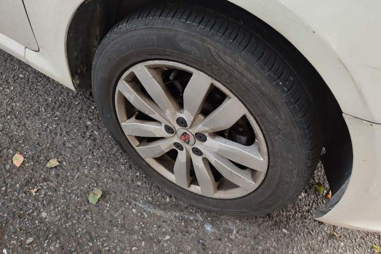 Used Roewe 350 2014 1.5L Automatic Xunyue Version Right Front Wheel Hub