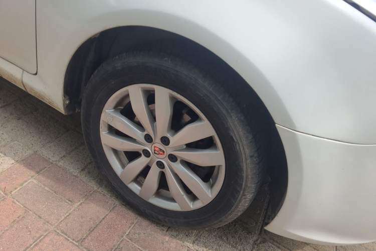 Used Roewe 350 2014 1.5L Manual Xunchi Edition Right Front Wheel Hub