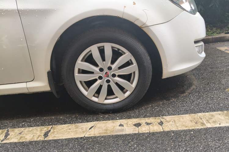 Used Roewe 350 2014 1.5L Automatic Xunyue Version Right Front Wheel Hub