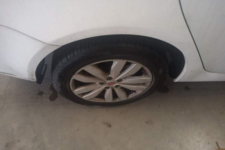 Used Roewe 350 2014 1.5L Automatic Xunda Edition Right Rear Wheel Hub