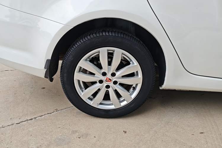 Used Roewe 350 2014 1.5L Automatic Xunda Edition Right Rear Wheel Hub