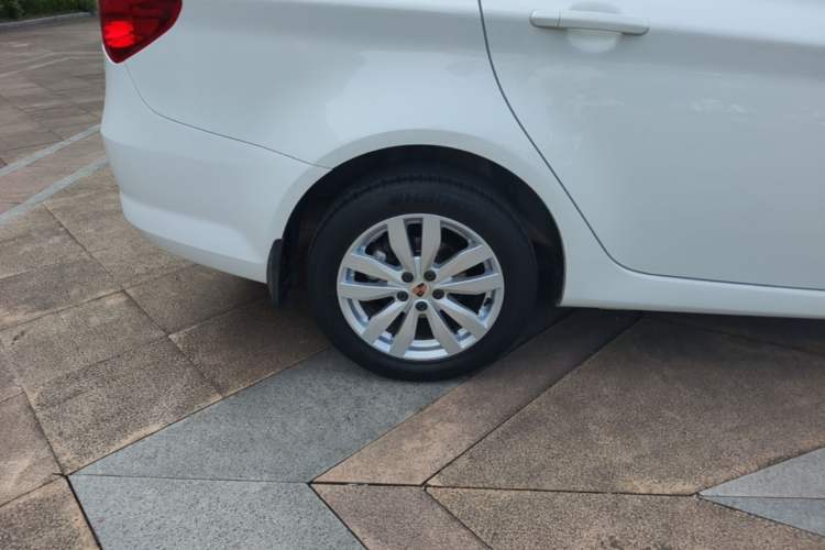 Used Roewe 350 2014 1.5L Automatic Xunyue Version Right Rear Wheel Hub