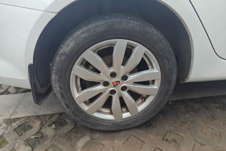 Used Roewe 350 2014 1.5L Automatic Xunyue Version Right Rear Wheel Hub