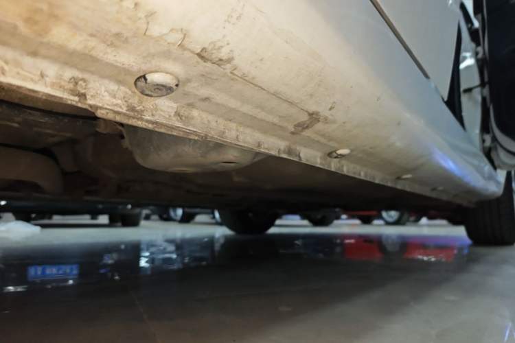 Used Roewe 350 2014 1.5L Manual Swift Edition Right Side Sill