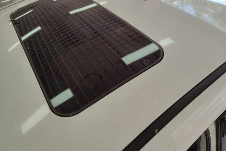 Used Roewe 350 2014 1.5L Automatic Xunyue Version Roof