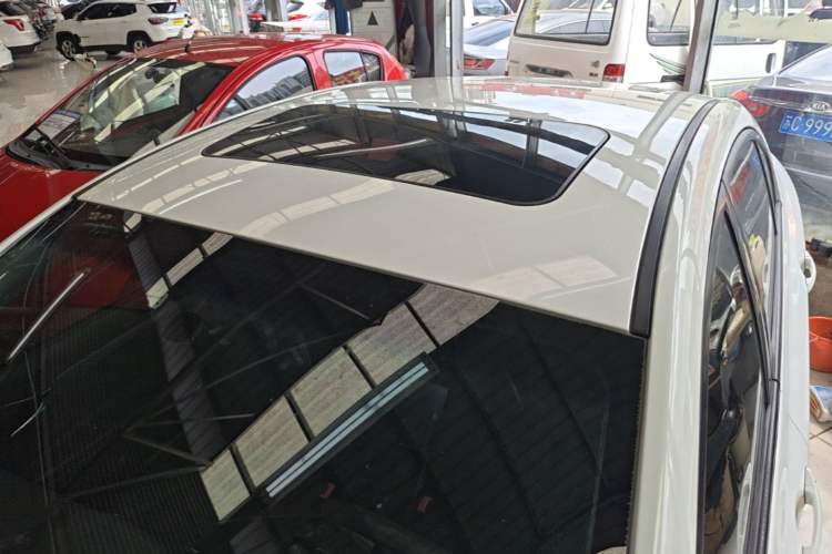 Used Roewe 350 2014 1.5L Manual Swift Edition Roof