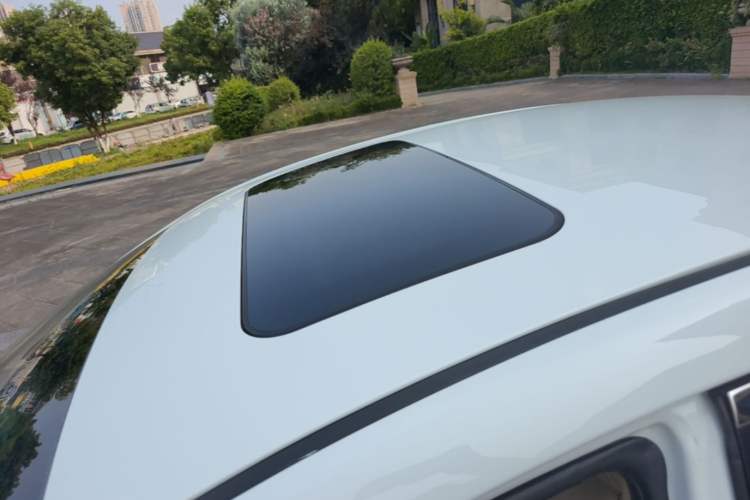 Used Roewe 350 2014 1.5L Automatic Xunyue Version Roof