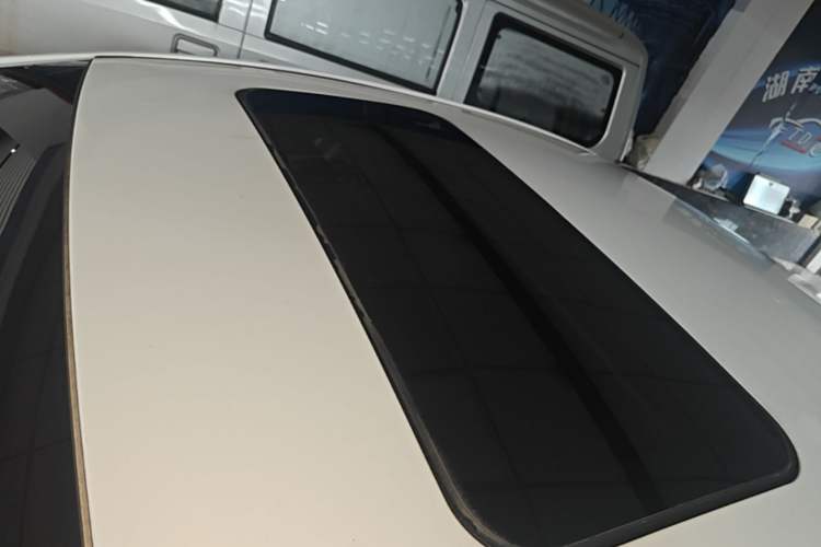 Used Roewe 350 2014 1.5L Automatic Xunyue Version Roof