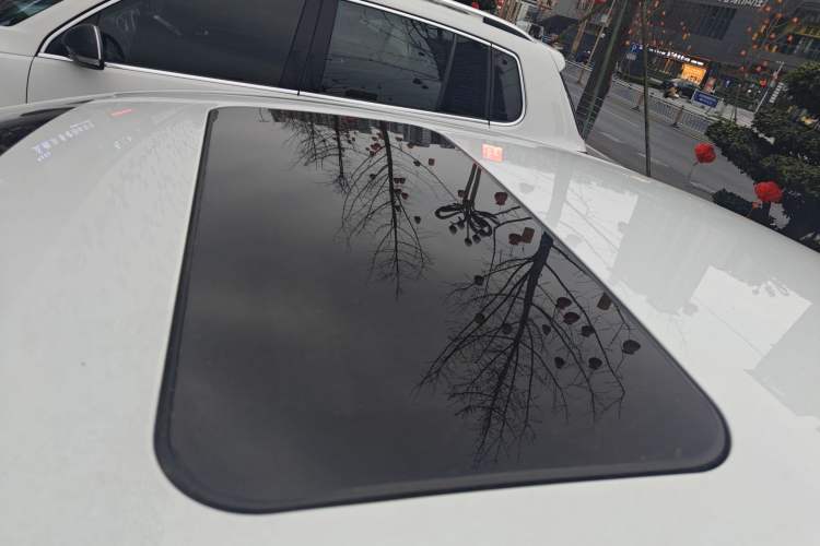 Used Roewe 350 2014 1.5L Automatic Xunyue Version Roof