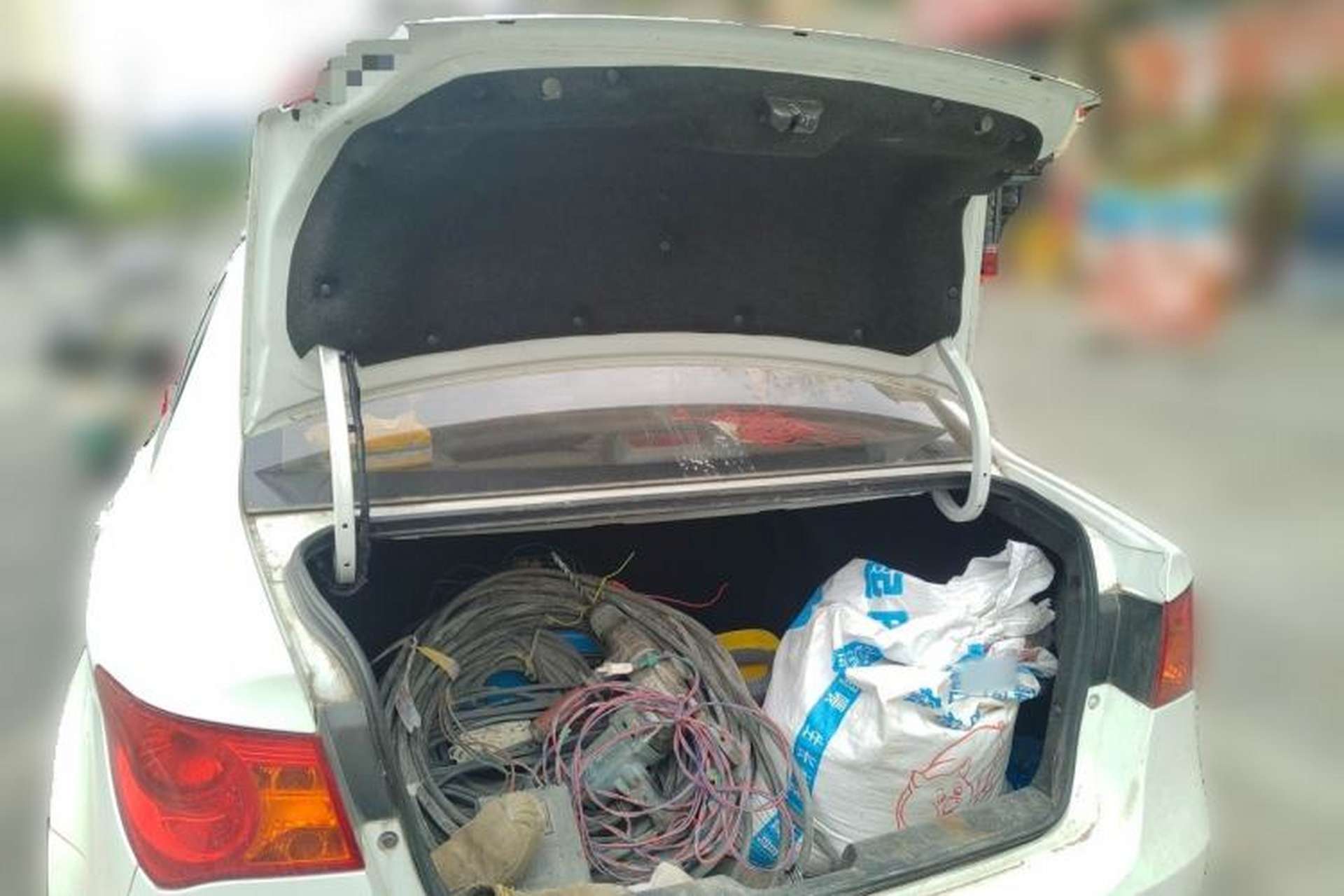 Used Roewe 350 2014 1.5L Automatic Xunyue Version Trunk