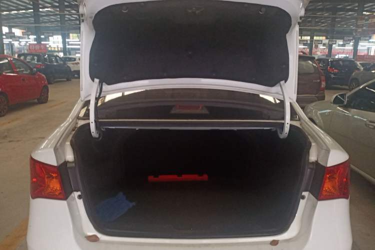 Used Roewe 350 2014 1.5L Automatic Xunda Edition Trunk