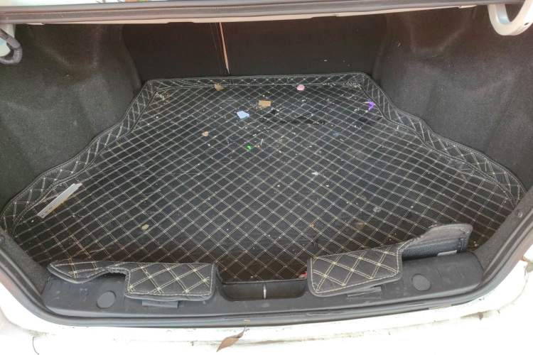 Used Roewe 350 2014 1.5L Automatic Xunyue Version Trunk