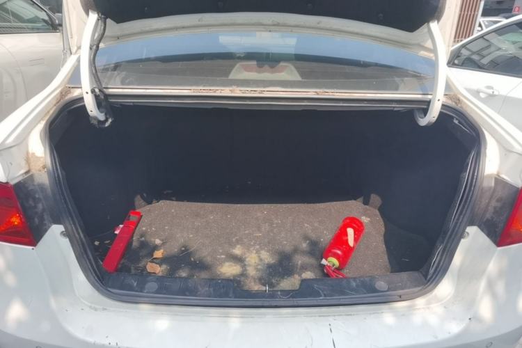Used Roewe 350 2014 1.5L Automatic Xunyue Version Trunk