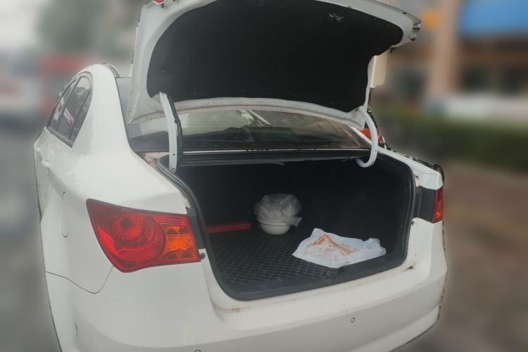Used Roewe 350 2014 1.5L Automatic Xunyue Version Trunk