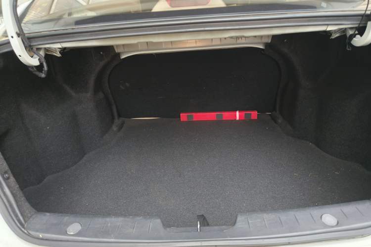 Used Roewe 350 2014 1.5L Automatic Xunda Edition Trunk