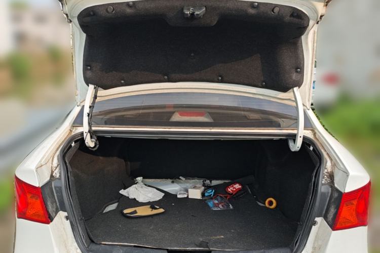 Used Roewe 350 2014 1.5L Automatic Xunda Edition Trunk