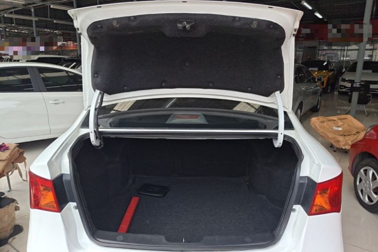 Used Roewe 350 2014 1.5L Manual Swift Edition Trunk