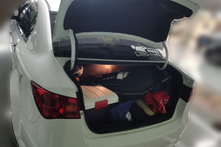 Used Roewe 350 2014 1.5L Automatic Xunyue Version Trunk
