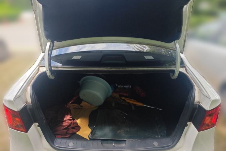 Used Roewe 350 2014 1.5L Manual Swift Edition Trunk