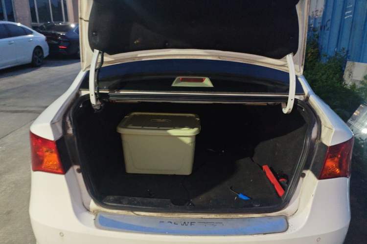 Used Roewe 350 2014 1.5L Automatic Xunyue Version Trunk