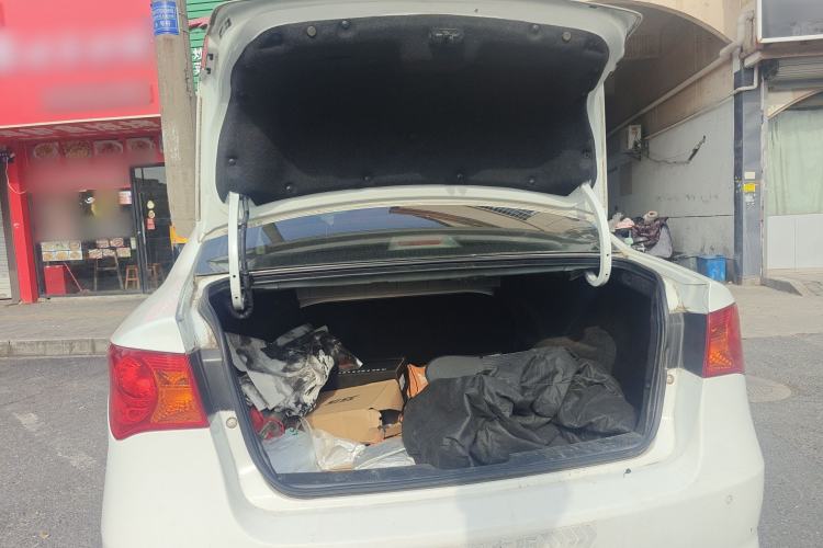Used Roewe 350 2014 1.5L Automatic Xunyue Version Trunk