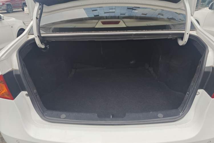 Used Roewe 350 2014 1.5L Automatic Xunyue Version Trunk