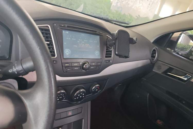 Used Roewe 350 2014 1.5L Manual Xunchi Edition Audio And AC Panel