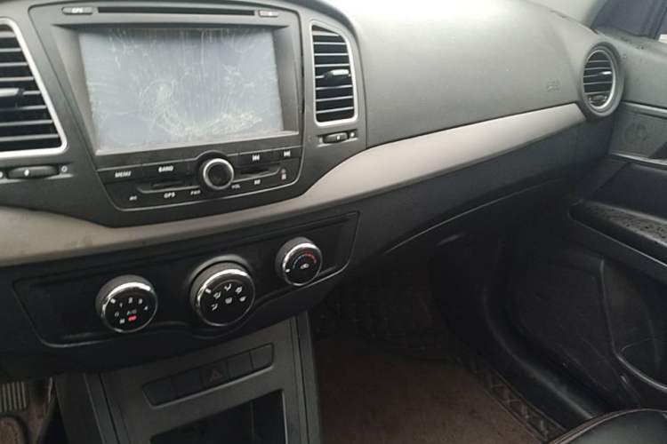 Used Roewe 350 2014 1.5L Manual Xunchi Edition Audio And AC Panel