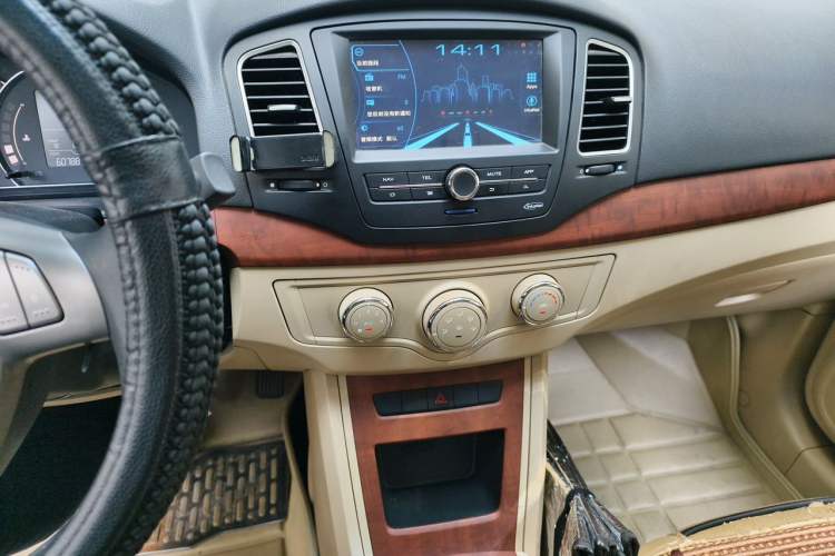Used Roewe 350 2014 1.5L Manual Swift Edition Audio And AC Panel