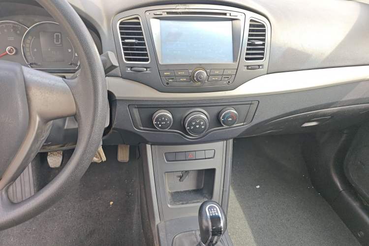 Used Roewe 350 2014 1.5L Manual Xunchi Edition Audio And AC Panel