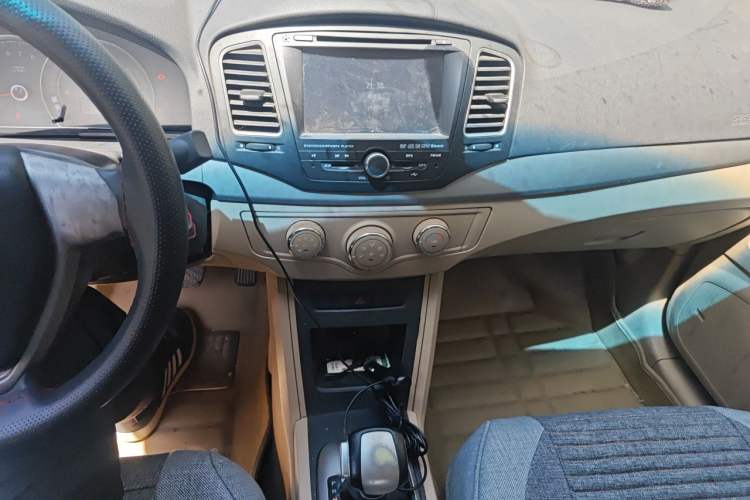Used Roewe 350 2014 1.5L Automatic Xunda Edition Audio And AC Panel