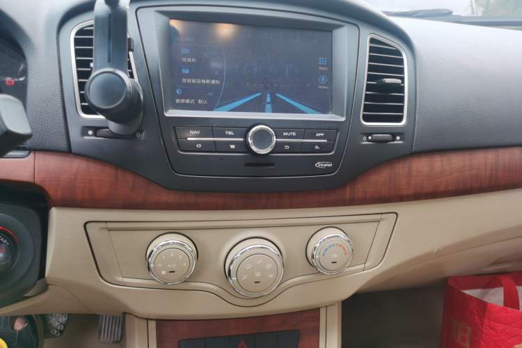 Used Roewe 350 2014 1.5L Automatic Xunyue Version Audio And AC Panel