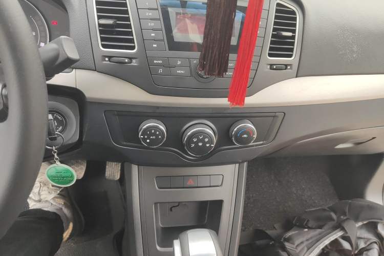 Used Roewe 350 2014 1.5L Automatic Xunda Edition Audio And AC Panel
