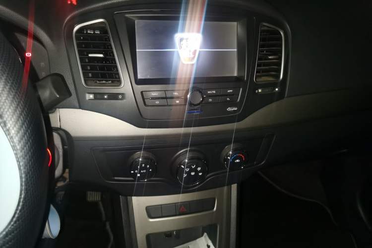 Used Roewe 350 2014 1.5L Automatic Xunyue Version Audio And AC Panel